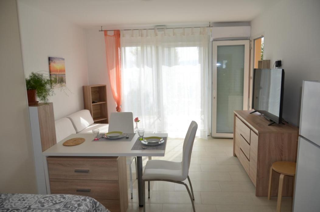 Garden View Apartments Ankaran Kültér fotó